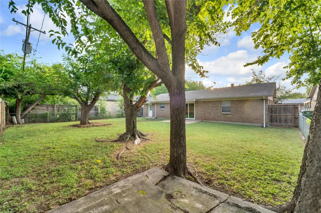 6075 Lalagray Lane Watauga TX 76148