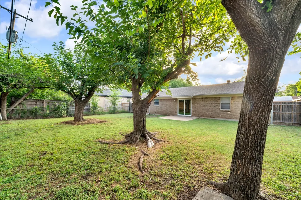 6075 Lalagray Lane Watauga TX 76148