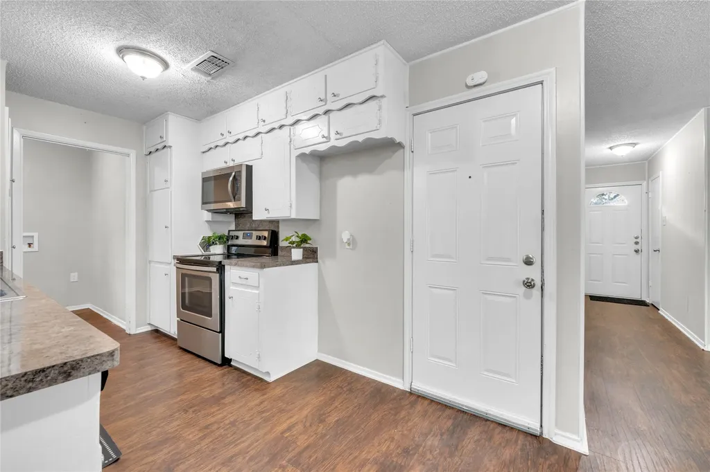 6075 Lalagray Lane Watauga TX 76148