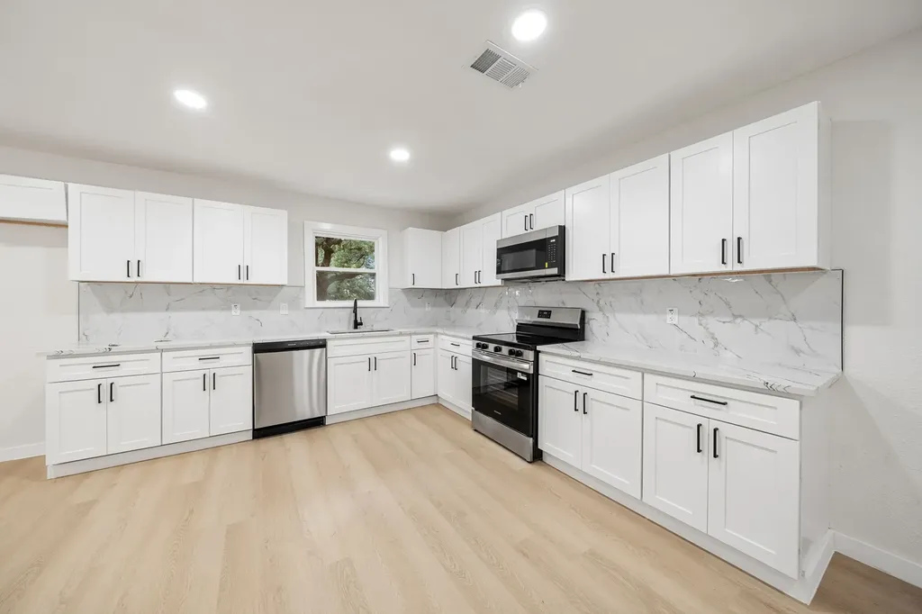 2805 Sarah Jane Lane Fort Worth TX 76119