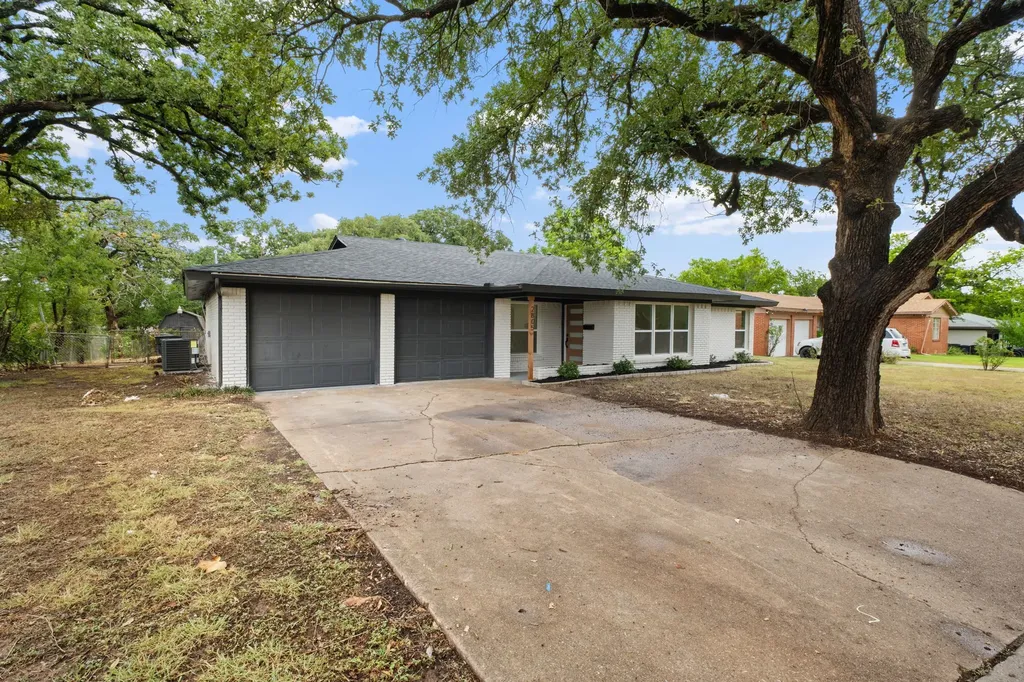 2805 Sarah Jane Lane Fort Worth TX 76119
