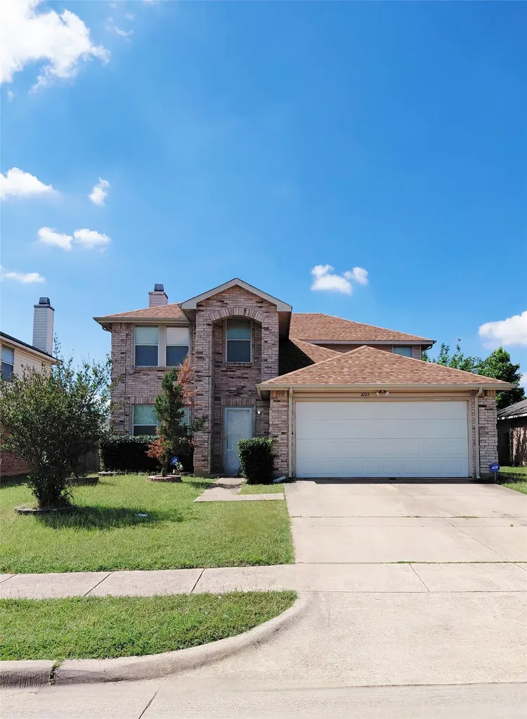 2123 W Grove Lane Grand Prairie TX 75052
