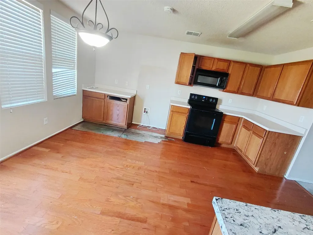 2123 W Grove Lane Grand Prairie TX 75052