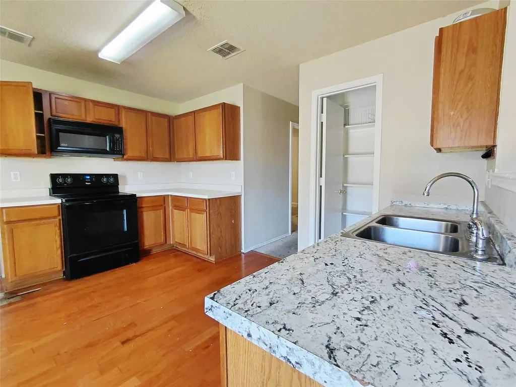 2123 W Grove Lane Grand Prairie TX 75052