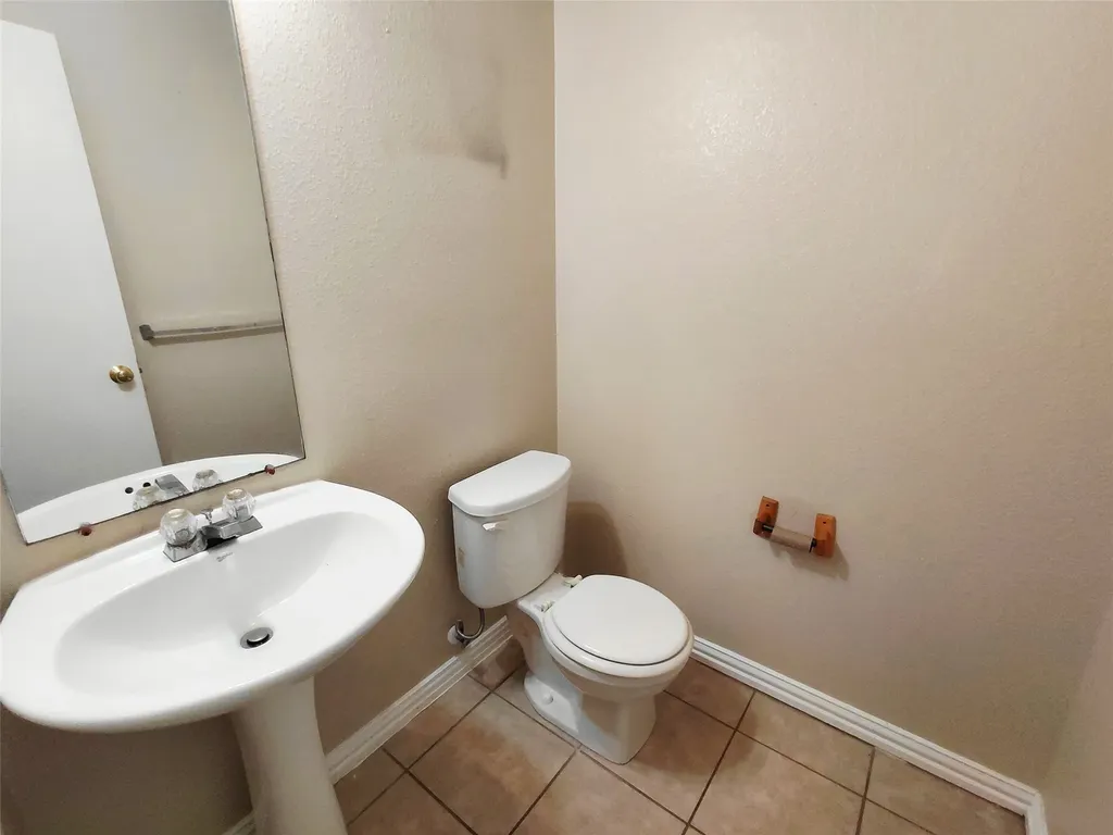 2123 W Grove Lane Grand Prairie TX 75052