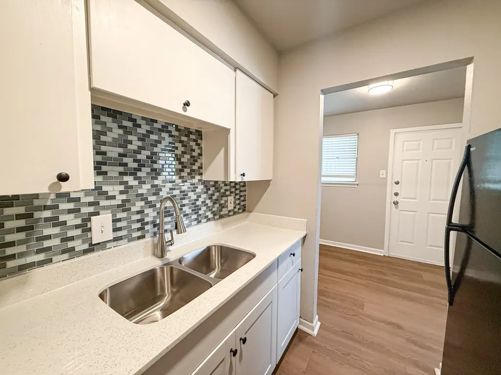 808 Blaylock Drive Dallas TX 75203