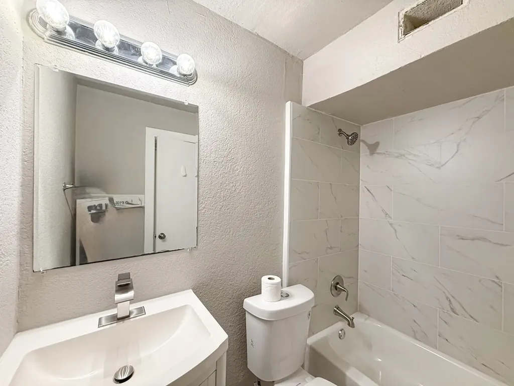 808 Blaylock Drive Dallas TX 75203