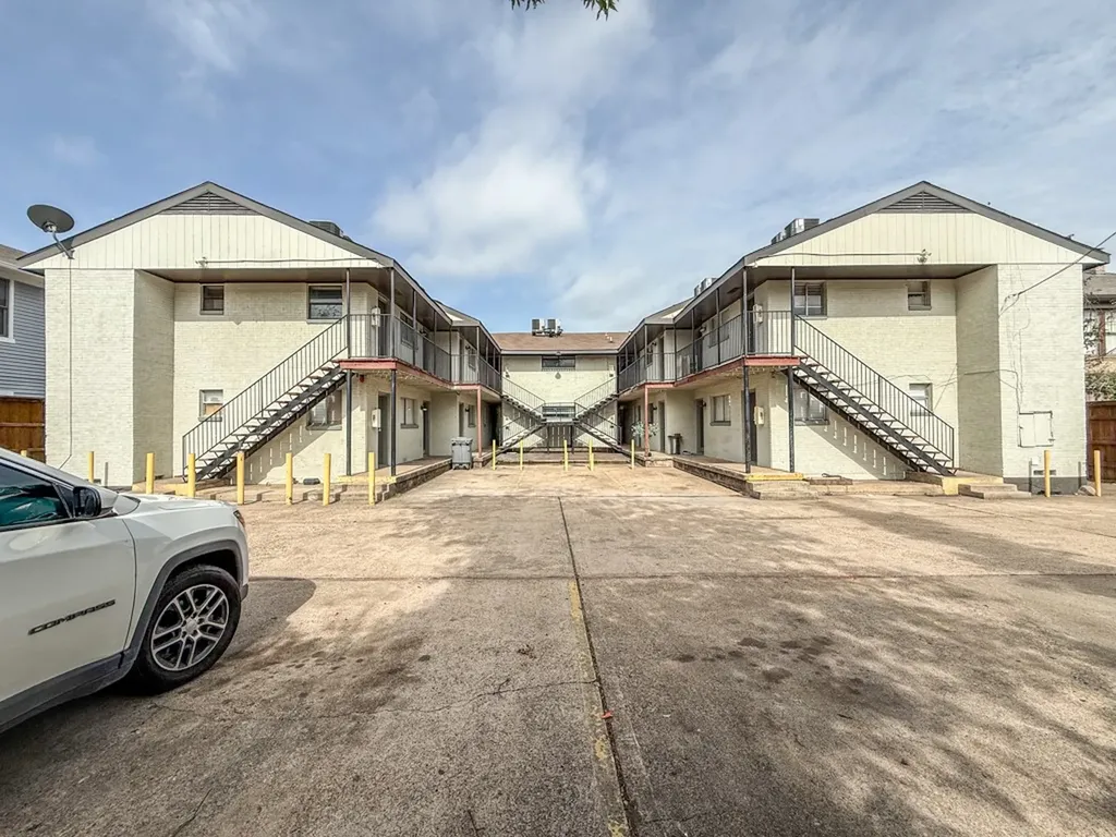 808 Blaylock Drive Dallas TX 75203