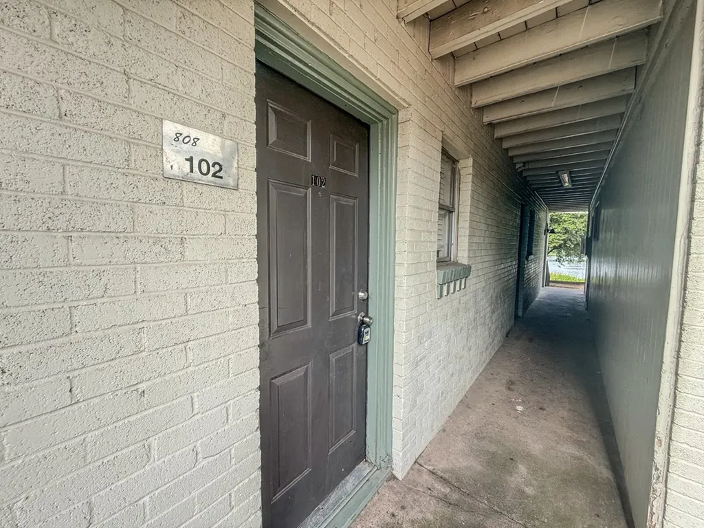 808 Blaylock Drive Dallas TX 75203