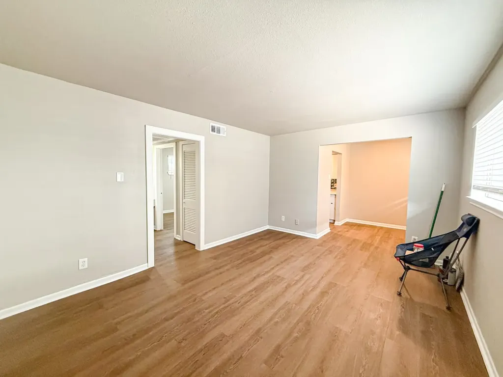 808 Blaylock Drive Dallas TX 75203