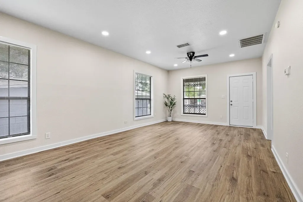 1320 W Morton Street Denison TX 75020