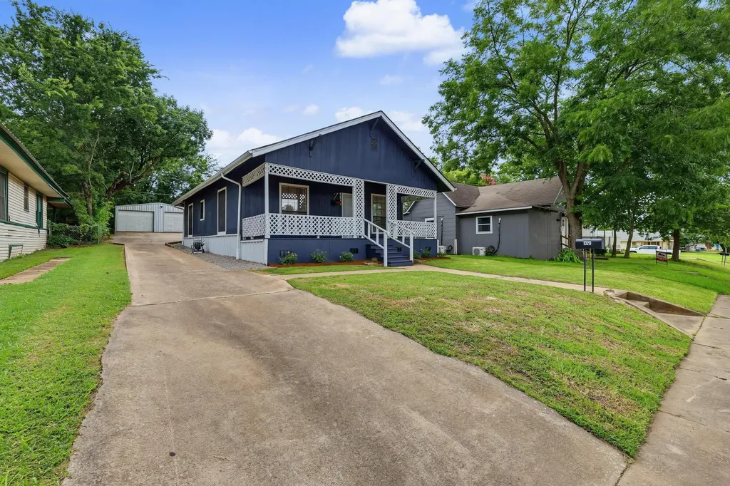 1320 W Morton Street Denison TX 75020