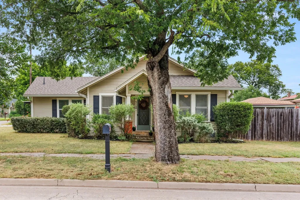 515 W 6th Street Mcgregor TX 76657