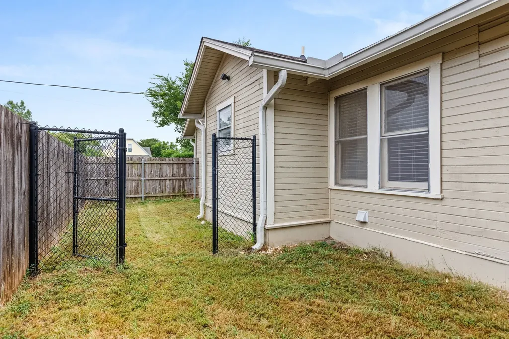 515 W 6th Street Mcgregor TX 76657