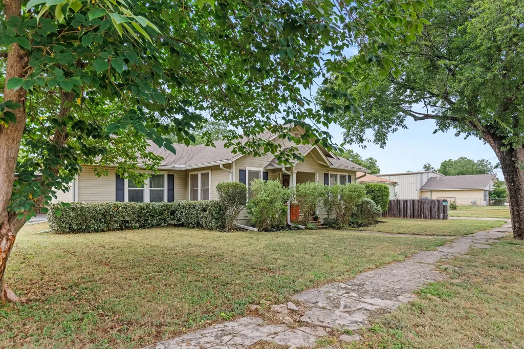 515 W 6th Street Mcgregor TX 76657