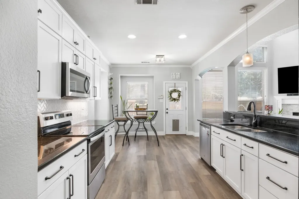 2959 Masters Court S Burleson TX 76028