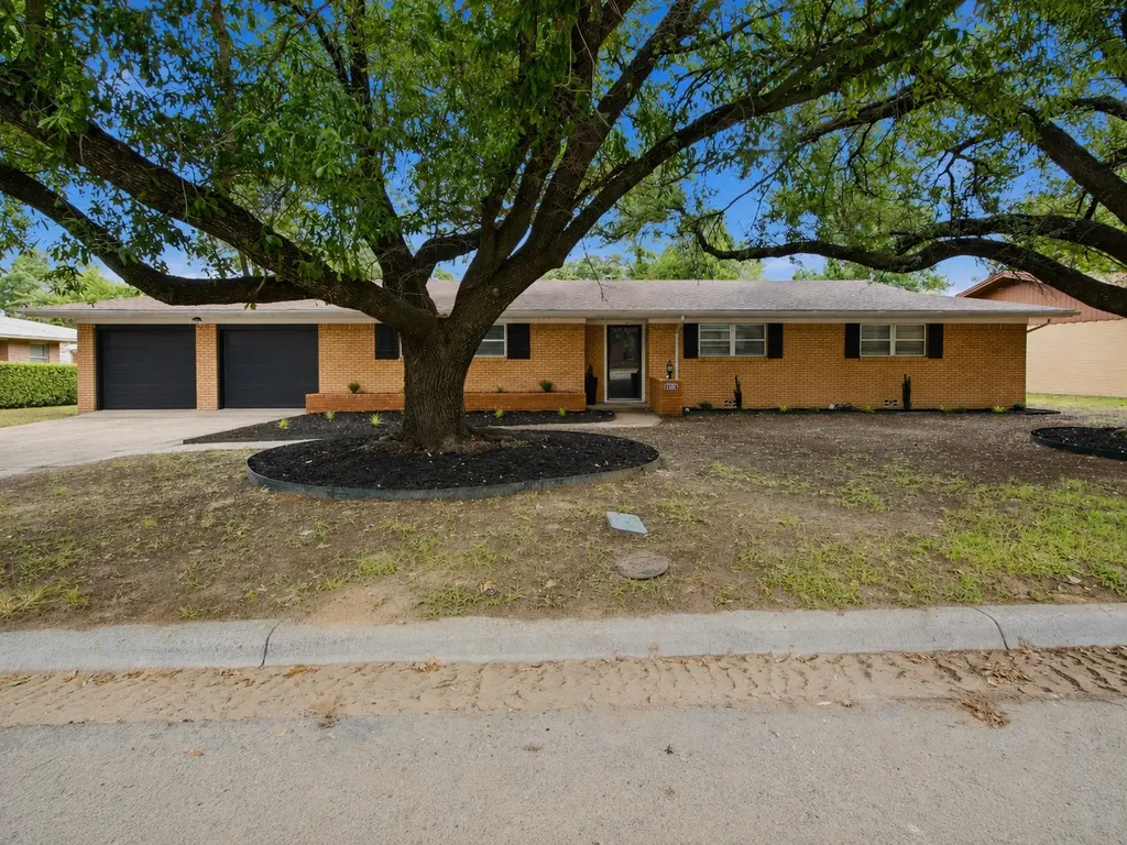 1389 N Wildwood Drive Stephenville TX 76401