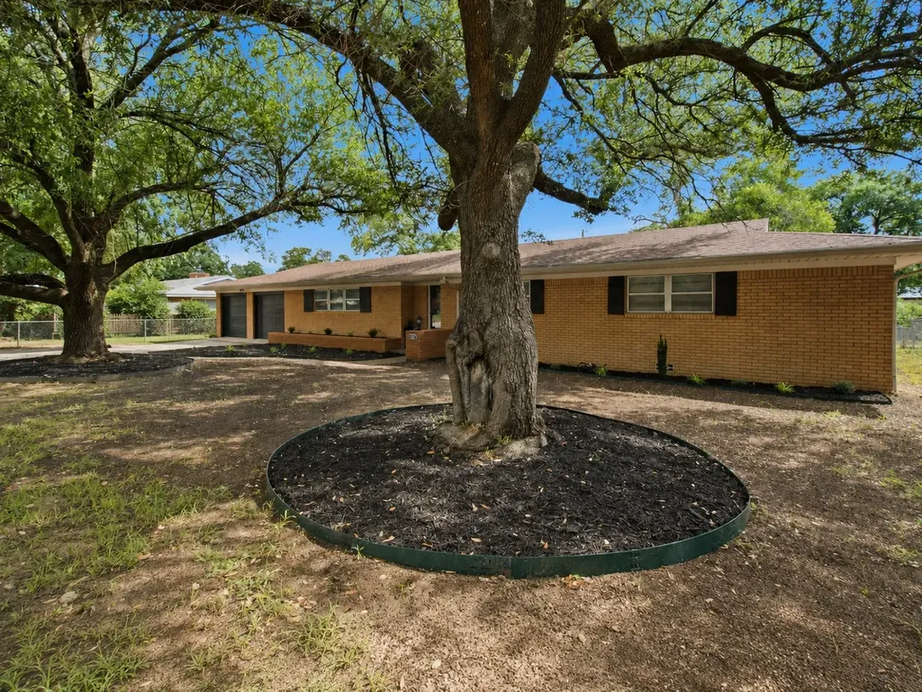 1389 N Wildwood Drive Stephenville TX 76401