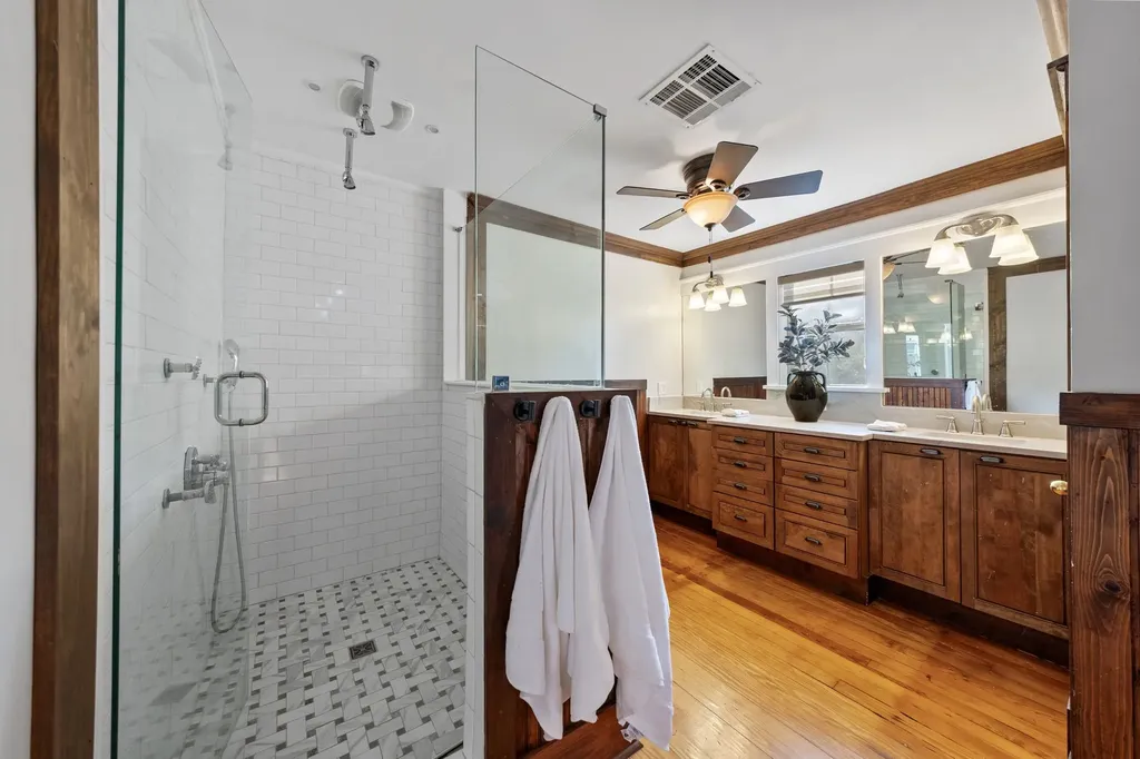 4933 Victor Street Dallas TX 75214