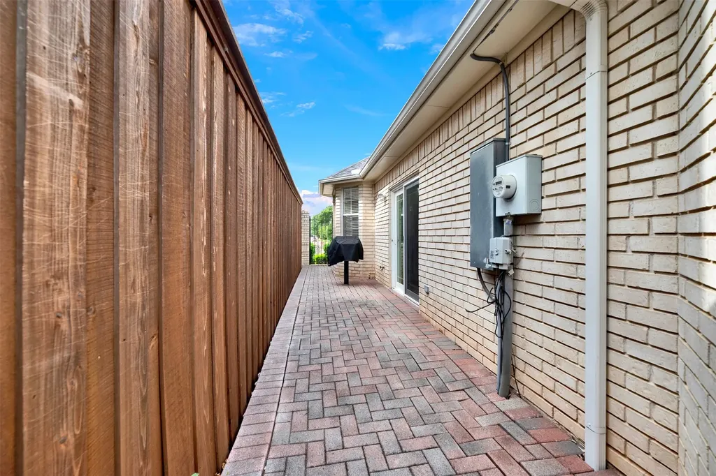 6064 Buffridge Trail Dallas TX 75252