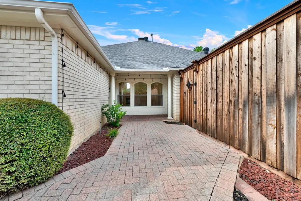 6064 Buffridge Trail Dallas TX 75252