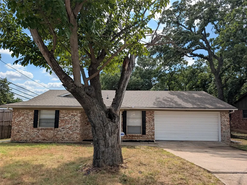1820 Warren Lane Fort Worth TX 76112