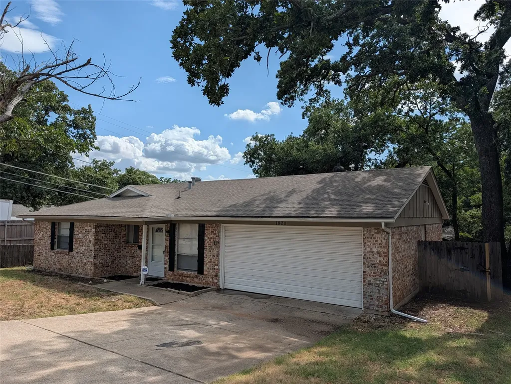 1820 Warren Lane Fort Worth TX 76112