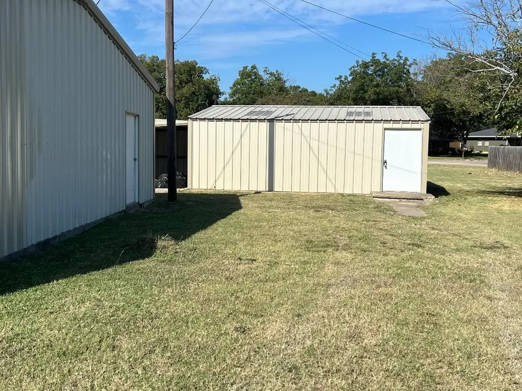 804 S Bosque Street Whitney TX 76692