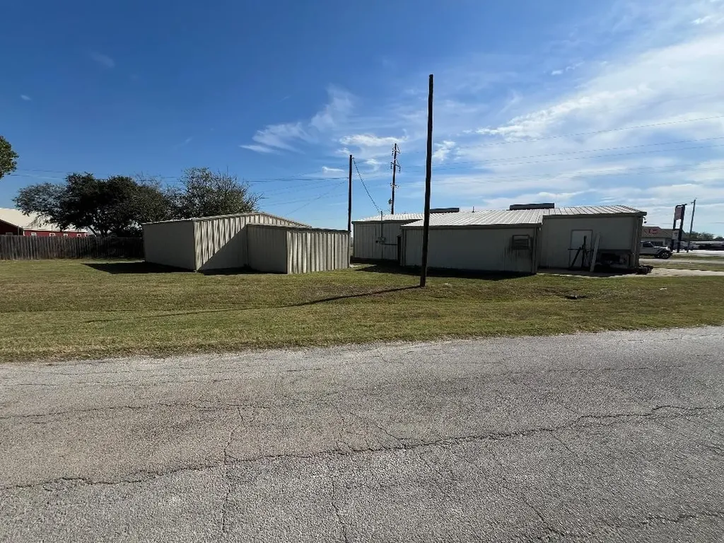 804 S Bosque Street Whitney TX 76692