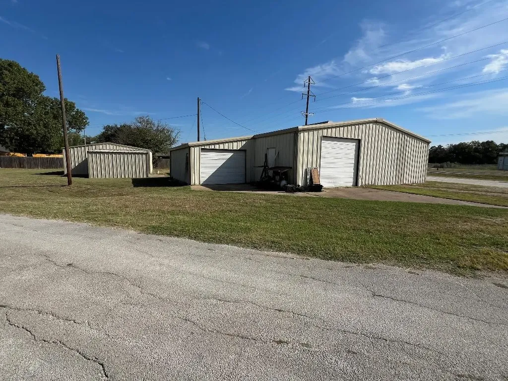 804 S Bosque Street Whitney TX 76692