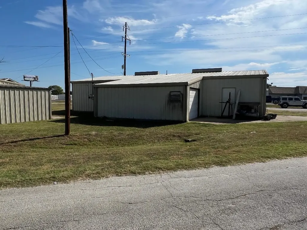 804 S Bosque Street Whitney TX 76692