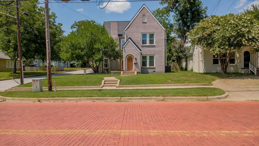 831 W Houston Street Tyler TX 75702