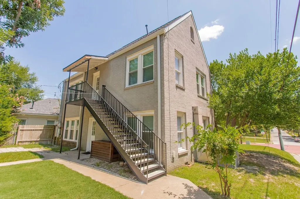 831 W Houston Street Tyler TX 75702