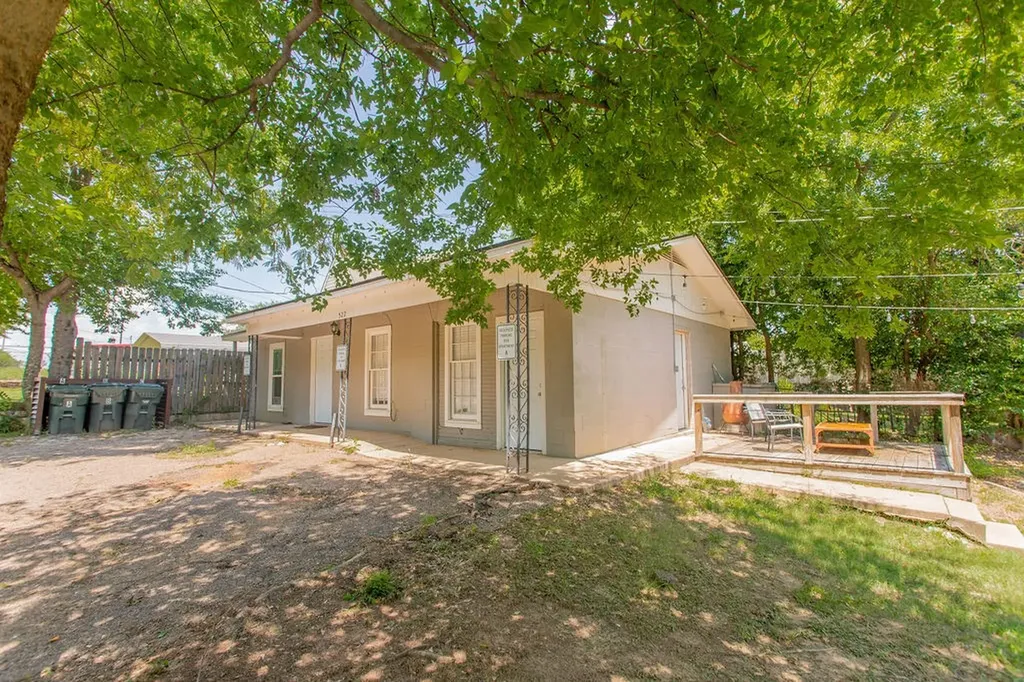 831 W Houston Street Tyler TX 75702