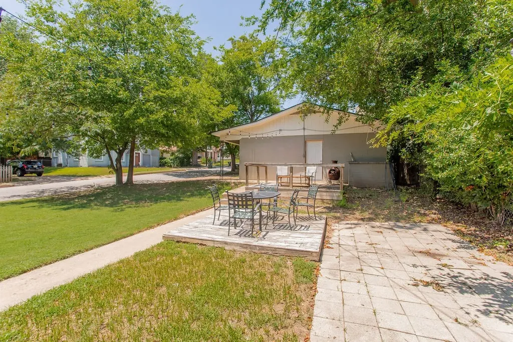 831 W Houston Street Tyler TX 75702
