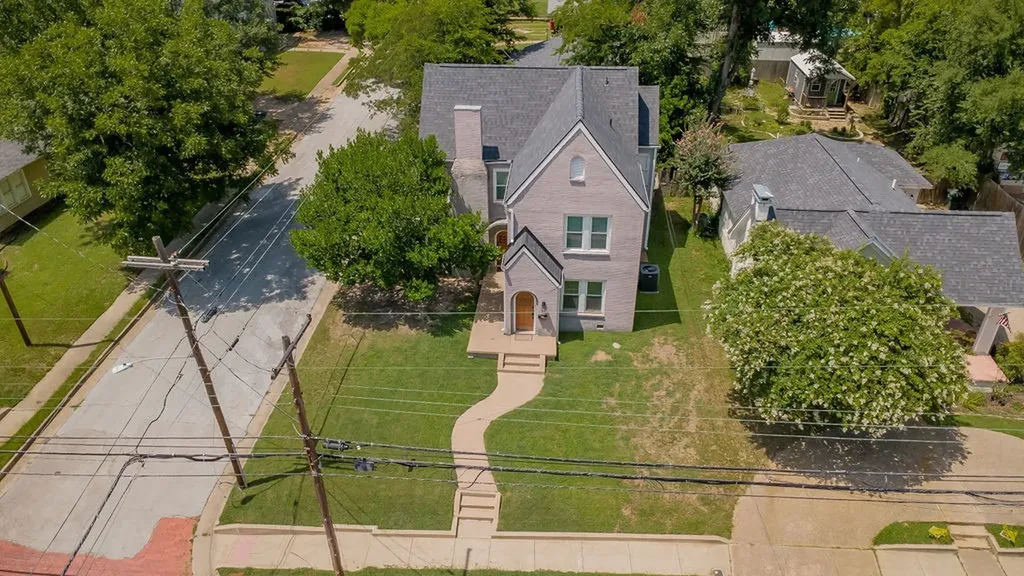 831 W Houston Street Tyler TX 75702