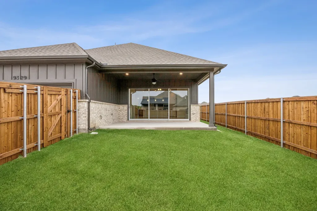 9221 Persimmon Lane Mesquite TX 75126
