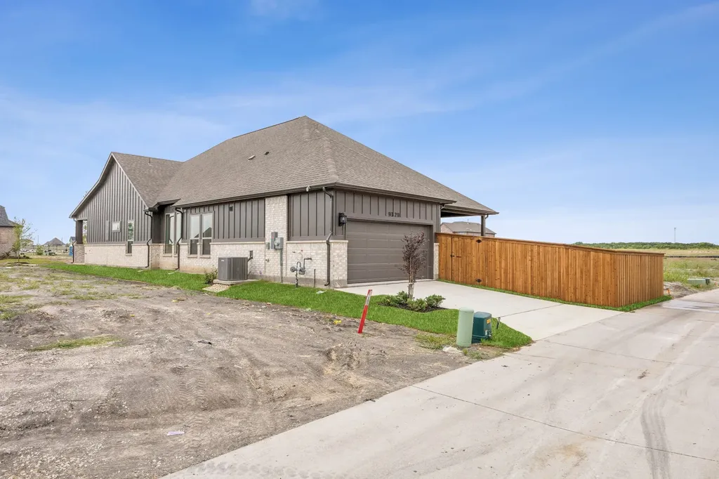 9221 Persimmon Lane Mesquite TX 75126