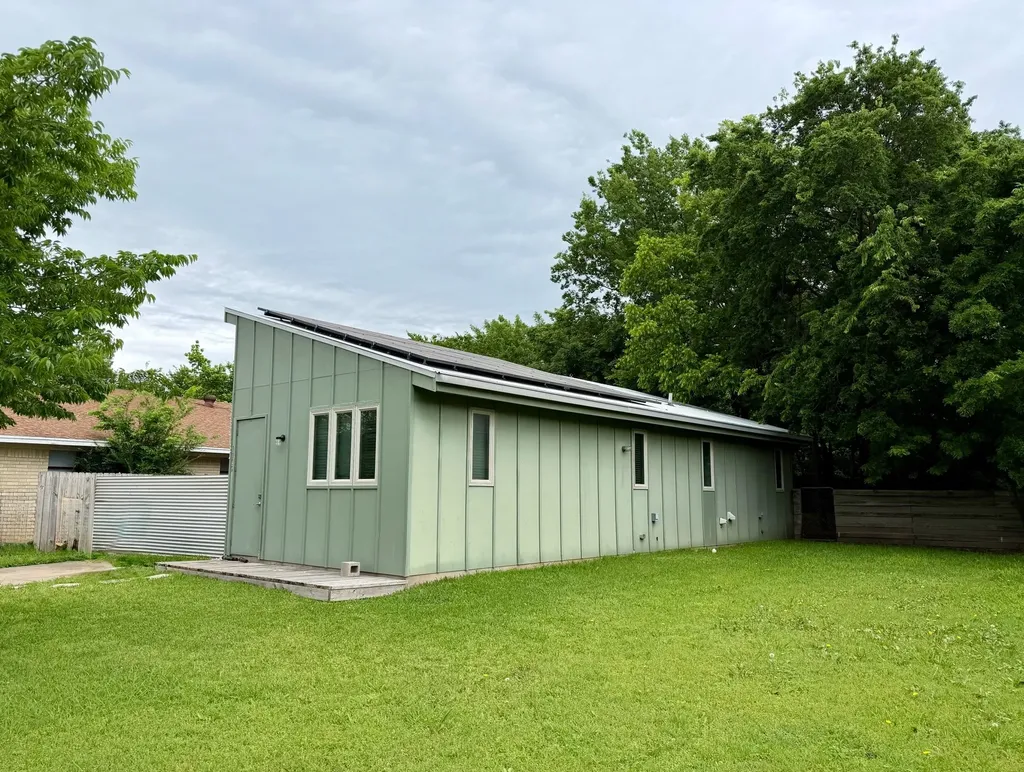 1109 N Brents Avenue Sherman TX 75090