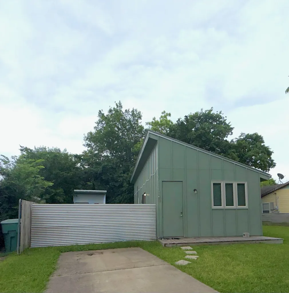 1109 N Brents Avenue Sherman TX 75090