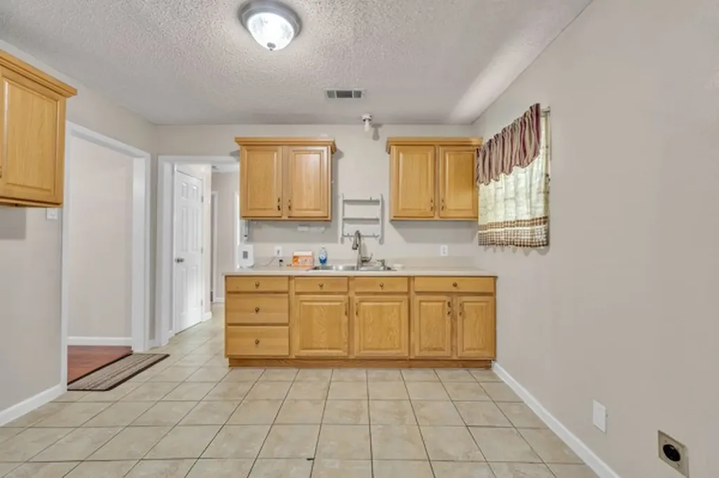 1005 Clarence Street W Fort Worth TX 76117