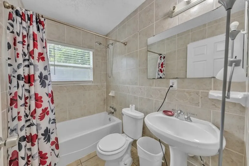 1005 Clarence Street W Fort Worth TX 76117