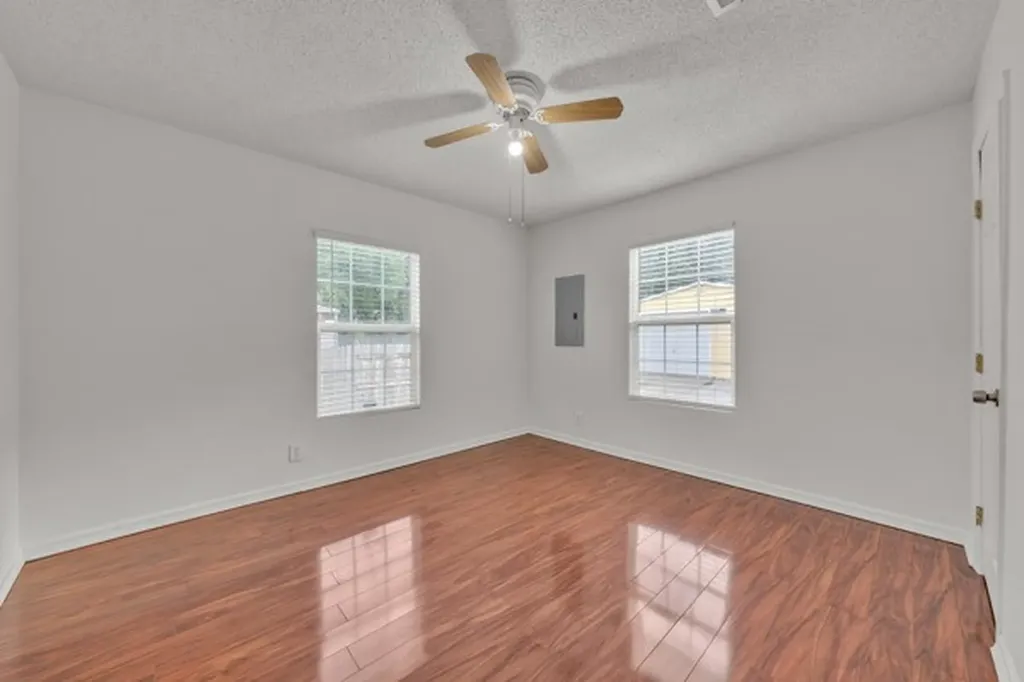 1005 Clarence Street W Fort Worth TX 76117