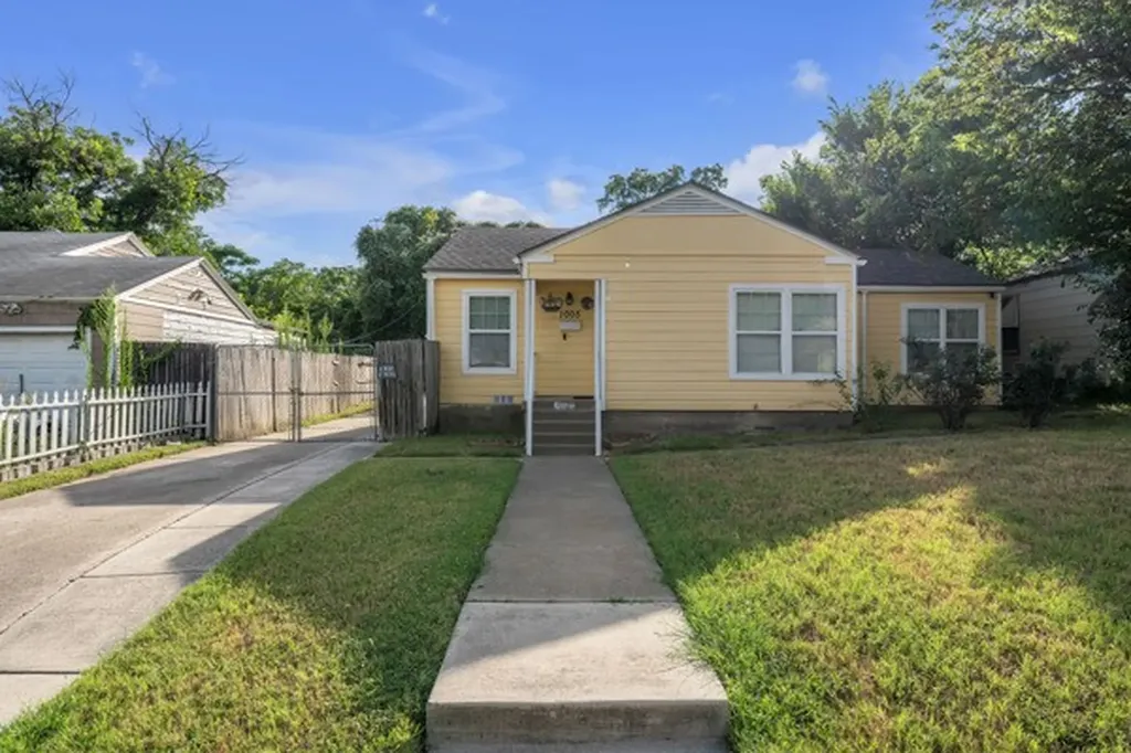 1005 Clarence Street W Fort Worth TX 76117