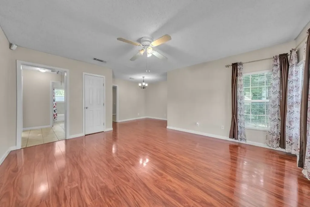 1005 Clarence Street W Fort Worth TX 76117