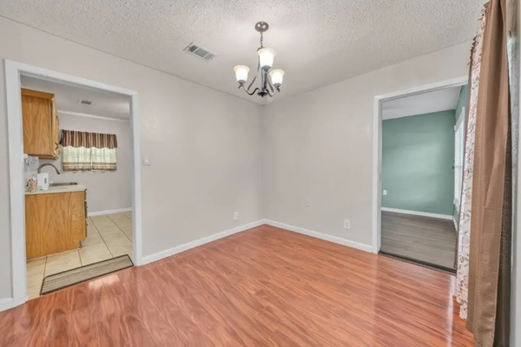 1005 Clarence Street W Fort Worth TX 76117