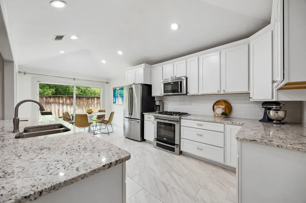 16814 Deer Park Drive Dallas TX 75248