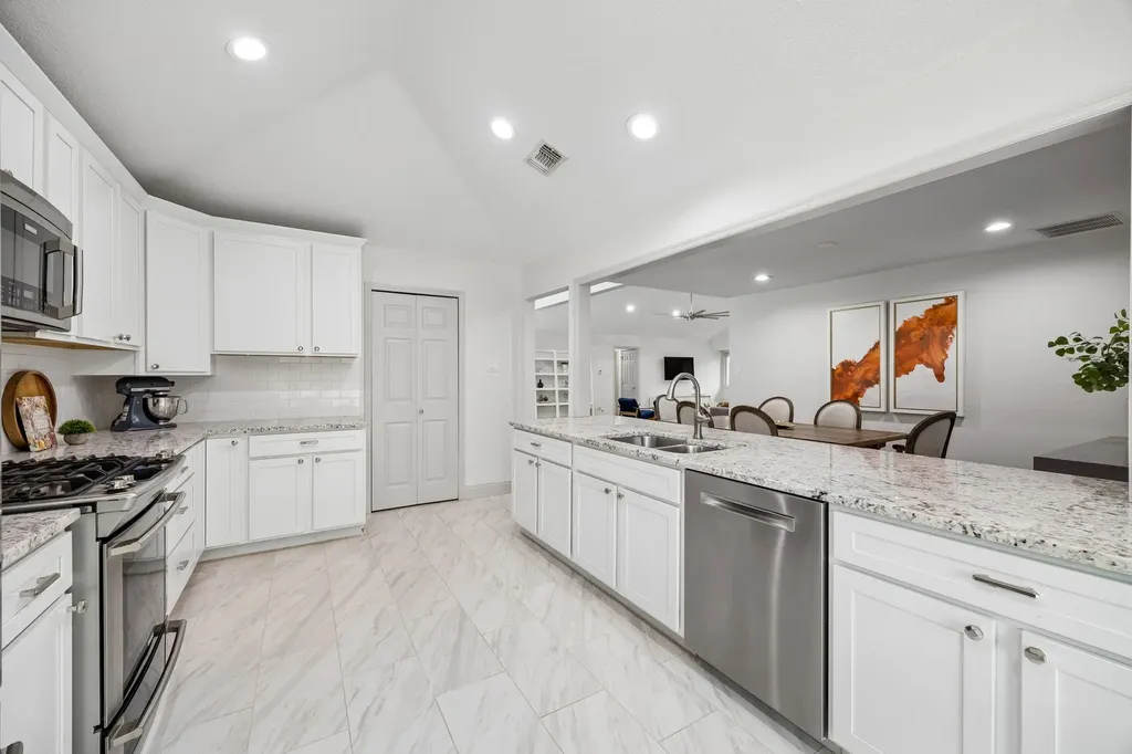 16814 Deer Park Drive Dallas TX 75248