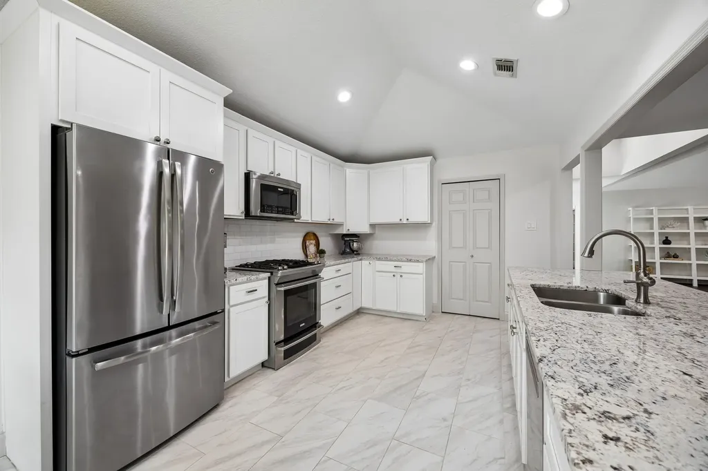 16814 Deer Park Drive Dallas TX 75248