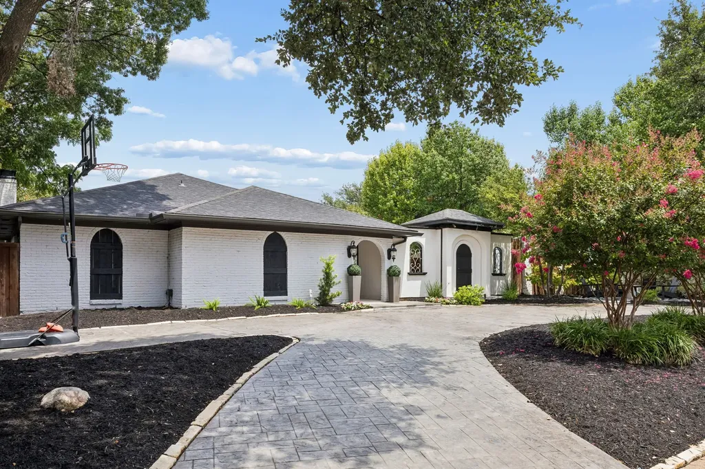 16814 Deer Park Drive Dallas TX 75248